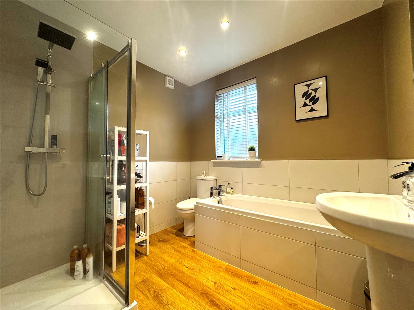 2 Bedroom House To Buy image 9